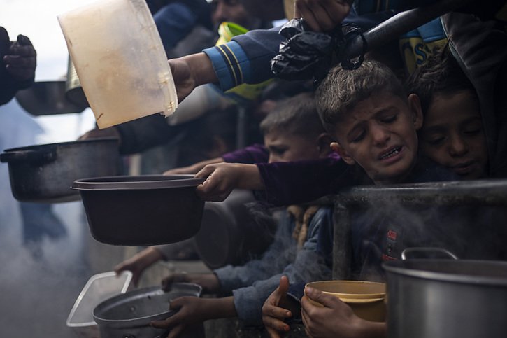"Il n'y a pas eu de changement significatif dans le volume de l'aide humanitaire qui entre à Gaza, ni un meilleur accès au nord" de Gaza, a indiqué l'agence onusienne pour les réfugiés palestiniens (Unrwa). © KEYSTONE/AP/Fatima Shbair