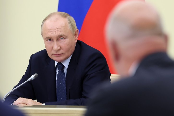 Vladimir Poutine est accusé de crimes de guerre pour la déportation d'enfants de zones occupées de l'Ukraine vers la Russie (archives). © KEYSTONE/EPA/VALERIY SHARIFULIN / SPUTNIK / KREMLIN POOL